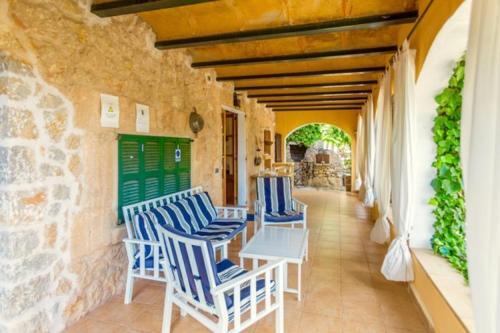 Pollenca Villa Sleeps 6 Pool Wifi T251880