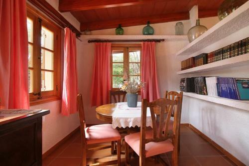 Pollenca Chalet Sleeps 6 Pool Air Con Wifi