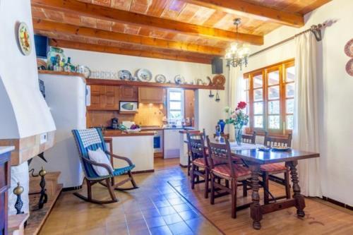 Pollenca Villa Sleeps 4 Pool Air Con Wifi T251860