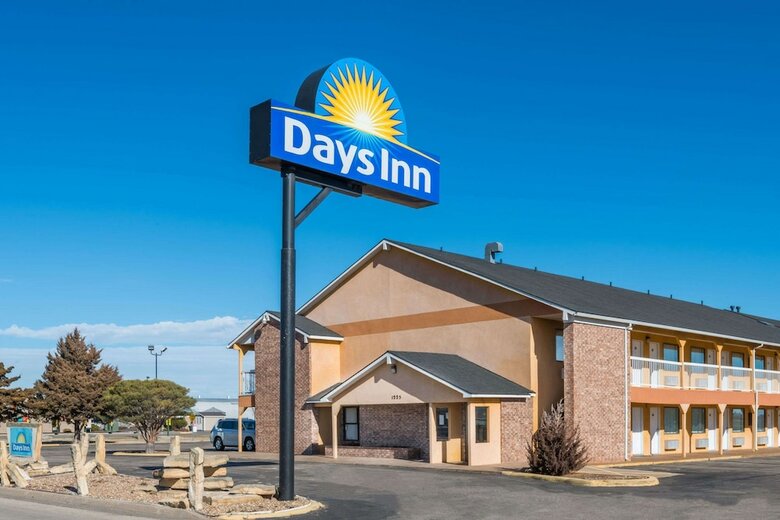 Hotel Days Inn Russell
