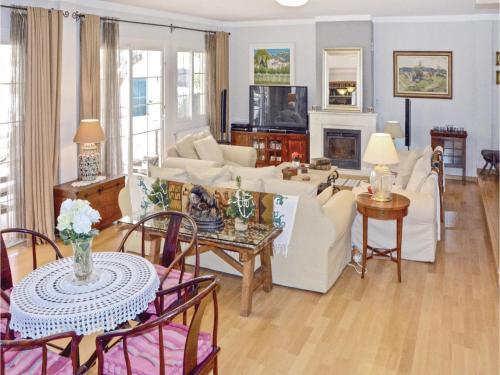 Six-bedroom Holiday Home In Palma, Puntiro