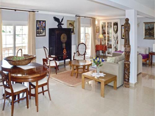 Six-bedroom Holiday Home In Palma, Puntiro