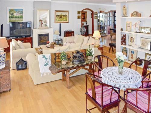 Six-bedroom Holiday Home In Palma, Puntiro