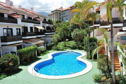 Apartamento Con Terraza Y Piscina C