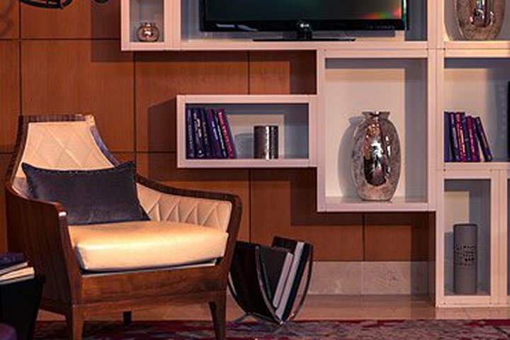 Hotel Renaissance Chicago O`hare Suites