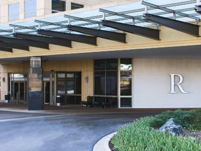 Hotel Renaissance Chicago O`hare Suites