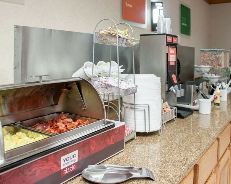 Hotel Comfort Suites Airport