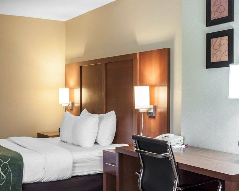 Hotel Comfort Suites Airport
