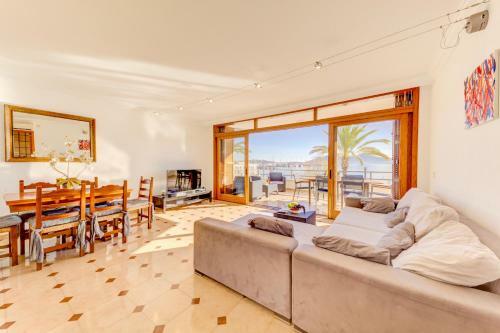 Beachfront Apartment Saralegui