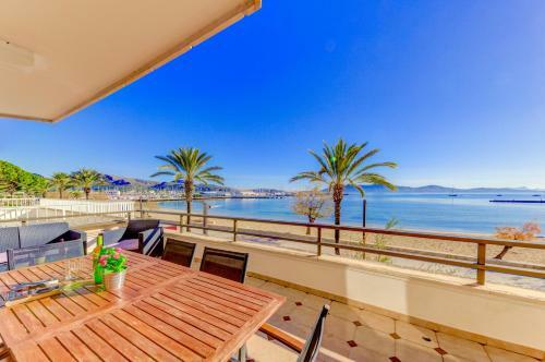Beachfront Apartment Saralegui
