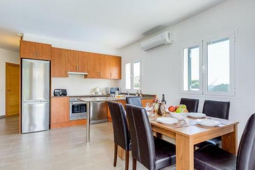 Punta Grossa Villa Sleeps 9 Pool Air Con Wifi