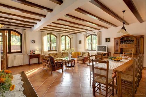 Regencos Villa Sleeps 16 Pool