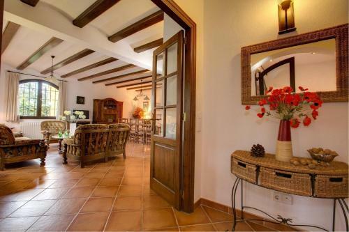 Regencos Villa Sleeps 16 Pool
