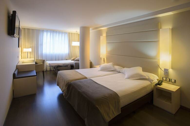Hotel Yomo Mola Park
