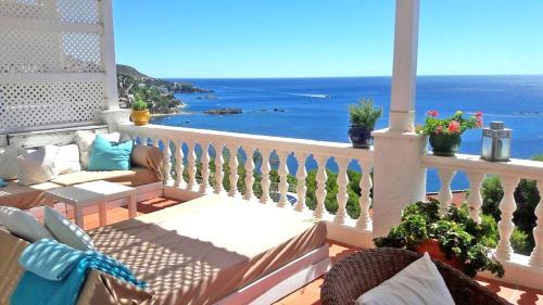 Luxury Apartment In Roses