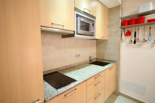 Red Room Apartment - Mediterranean Way