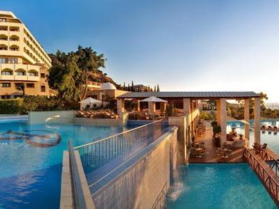 Hotel Amathus Beach