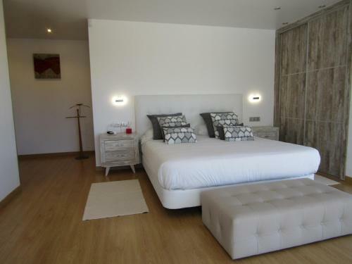 Luxury Villa With Private Heated Pool In A Quiet Area.