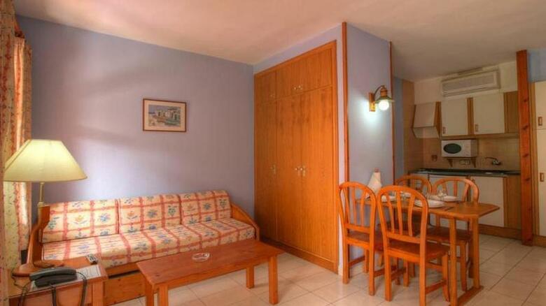 Apartamentos Royal Life