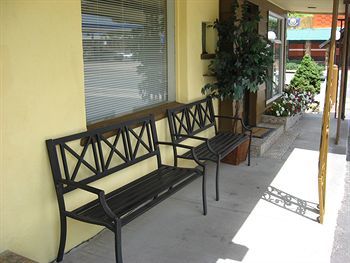Hotel Rodeway Inn Near Nau