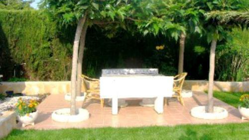 Casa Con Jardin Y Piscina En El Nau