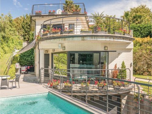 Five-bedroom Holiday Home In Sant Pol De Mar