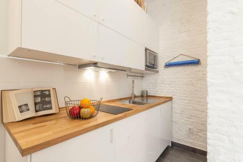 Modern And Spacious Apartment. Private Patio