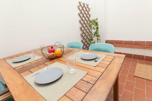Modern And Spacious Apartment. Private Patio
