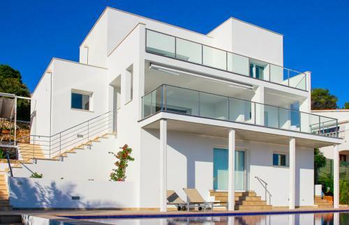 Son Bou Villa Sleeps 10 Pool Air Con Wifi