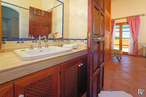 Son Macia Villa Sleeps 8 Pool Wifi