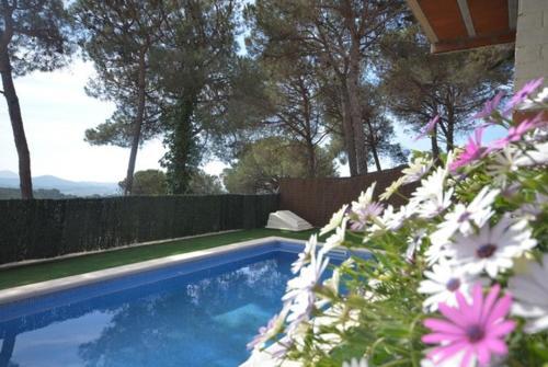 Tordera Villa Sleeps 6 Pool