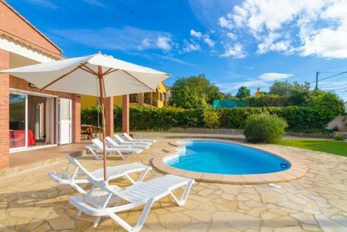 Tordera Villa Sleeps 9 Pool