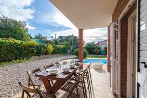 Tordera Villa Sleeps 9 Pool