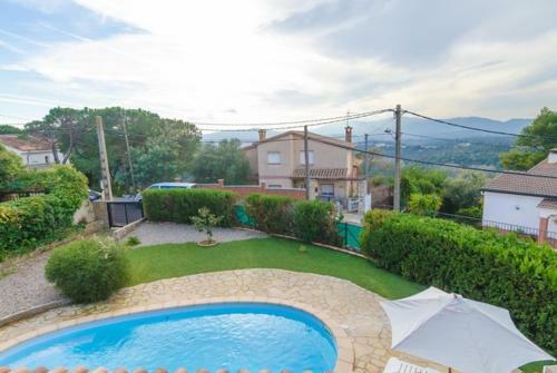 Tordera Villa Sleeps 9 Pool