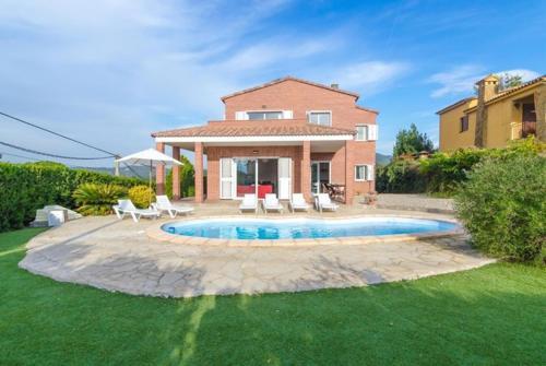 Tordera Villa Sleeps 9 Pool
