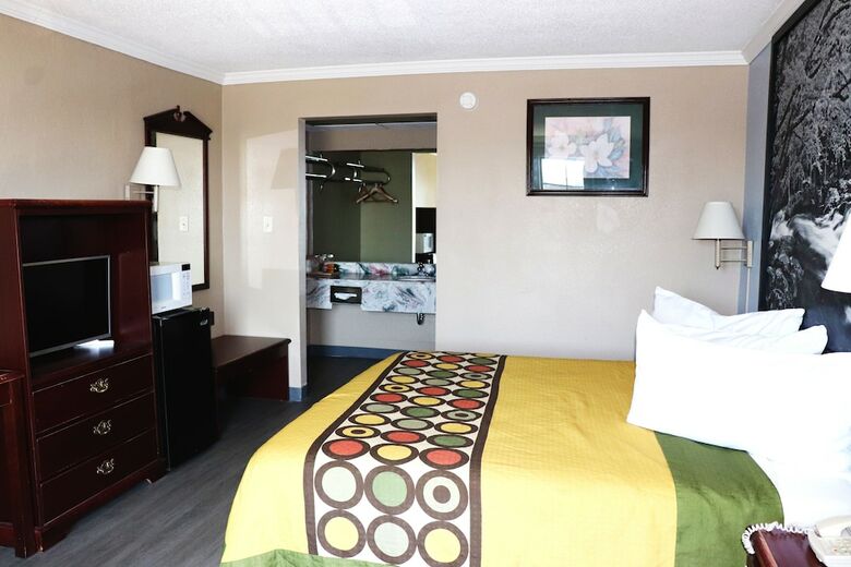 Hotel Super 8 Clarksville East