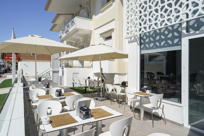 Costa Del Sol Hotel