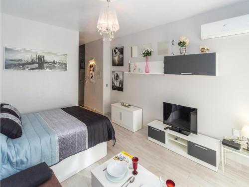 0-bedroom Apartment In Torremolinos