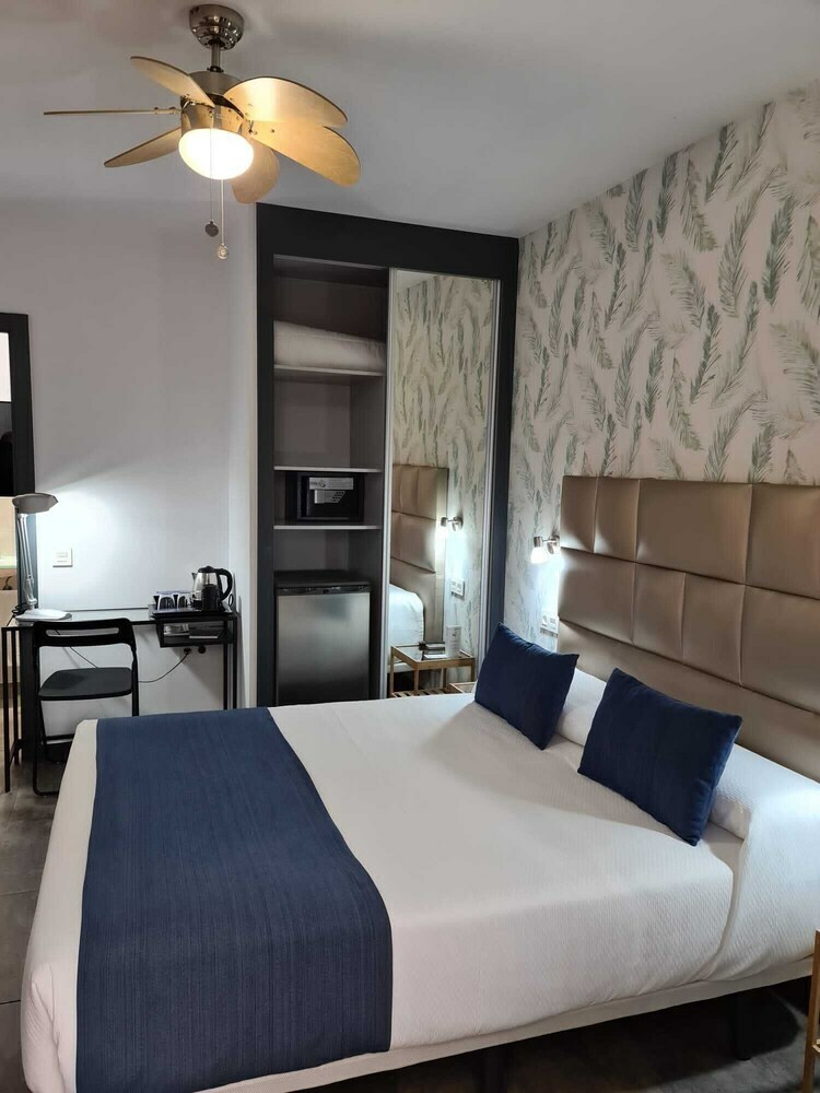 Hostal Bajondillo Beach Cozy Inns