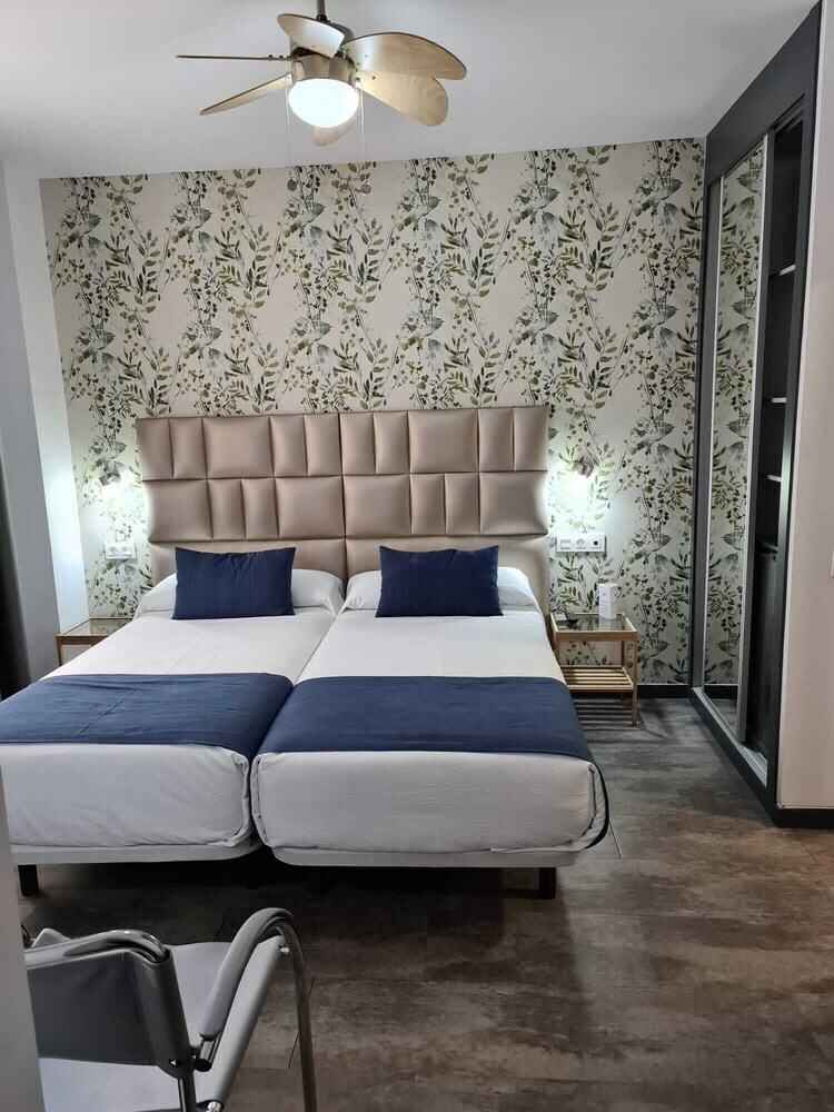 Hostal Bajondillo Beach Cozy Inns