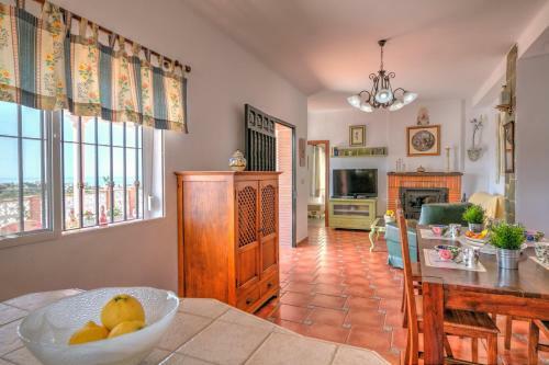 Villa Yellow Plum