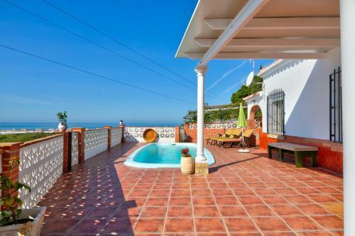 Villa Yellow Plum
