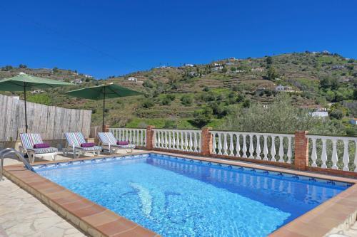 Torrox Villa Sleeps 6 Pool Air Con Wifi