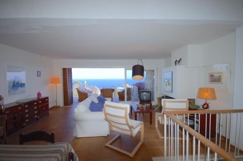 Lets Holidays Sailor House With Sea Views