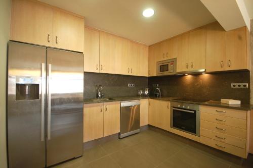 Lets Holidays Comte Mir� Apartment