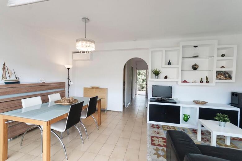 Lets Holidays Elsa Apartment