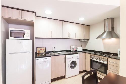 Lets Holidays Tropicana Apartment 3