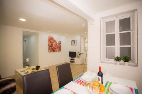 El Micalet Apartments