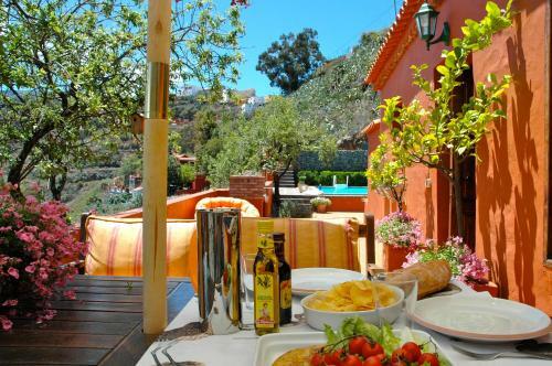 Tres Almendros