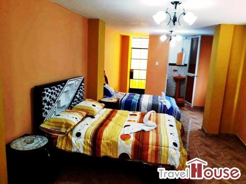 Hostal Travel House